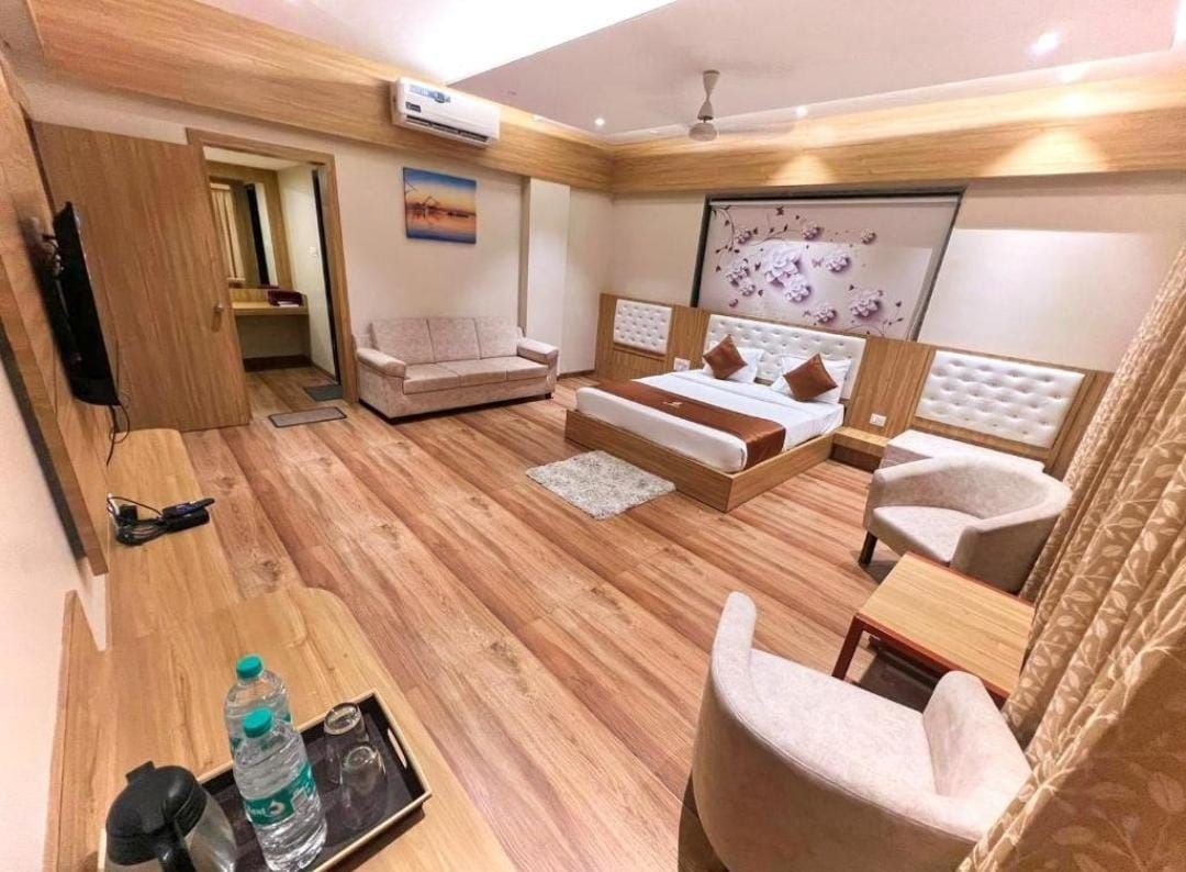 Executive Suite Near main Temple