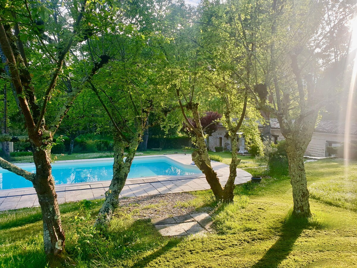 Belle longère avec piscine privée, parc 1/2hectare