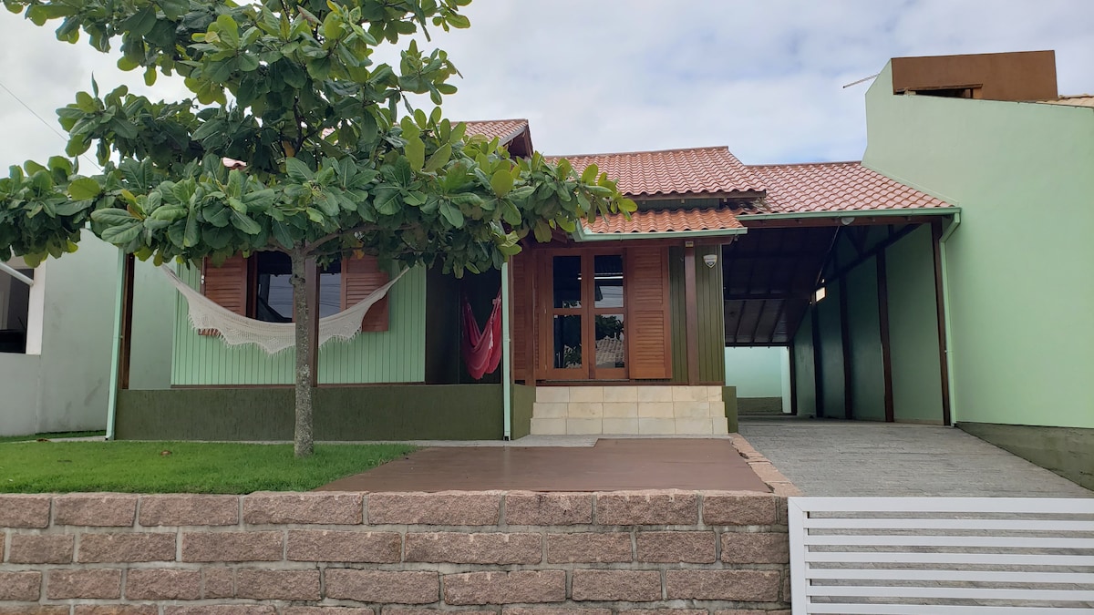 Casa confortável de praia prox. centro Jaguaruna.