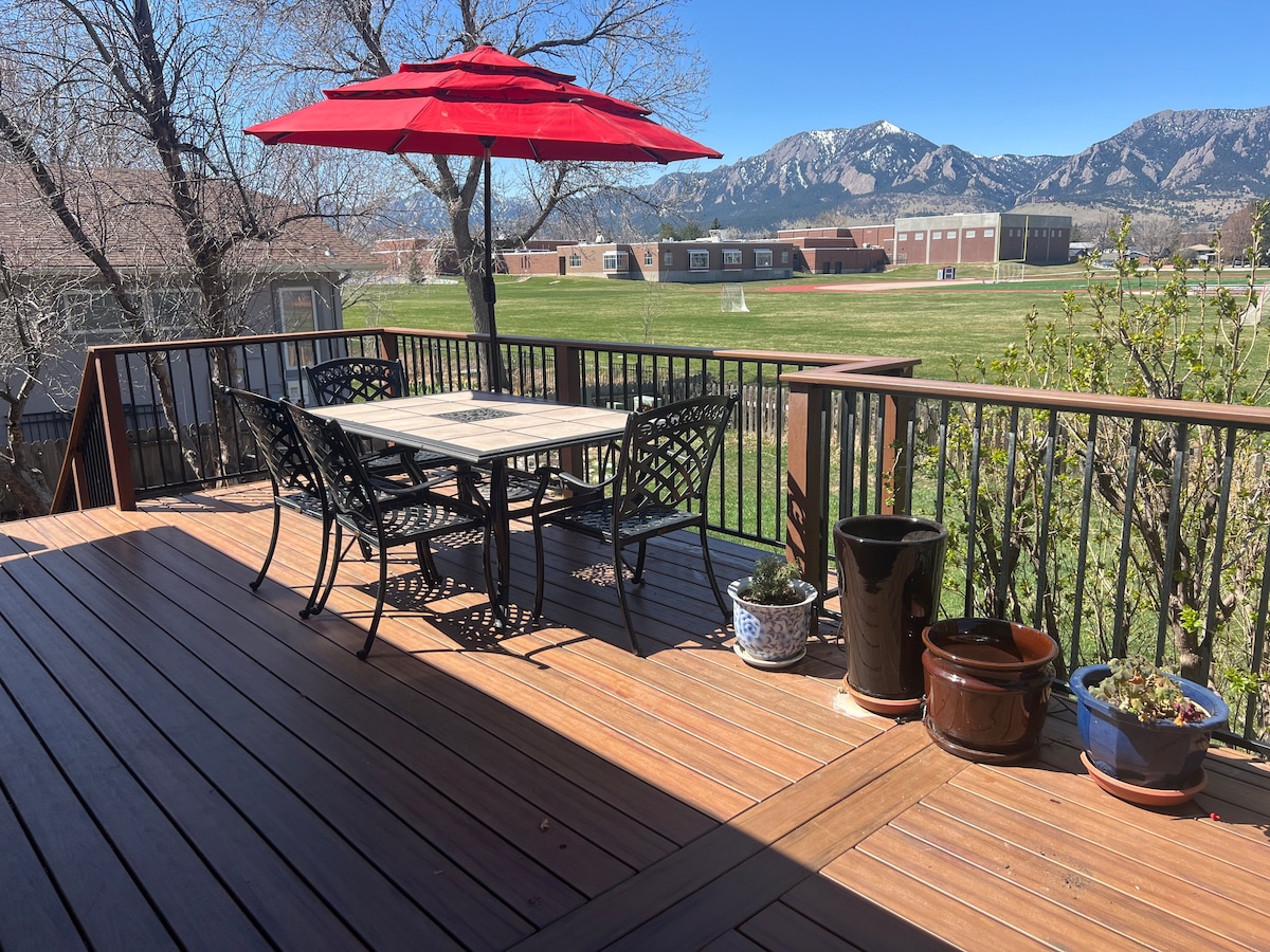 Stunning house w/ Rockies views