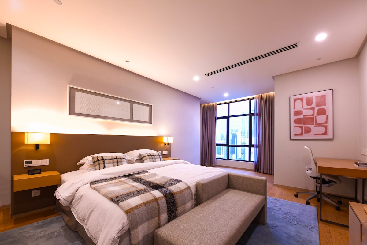 𝑲𝑳𝑪𝑪 𝑽𝑰𝑬𝑾 One Bedroom Designer Suite