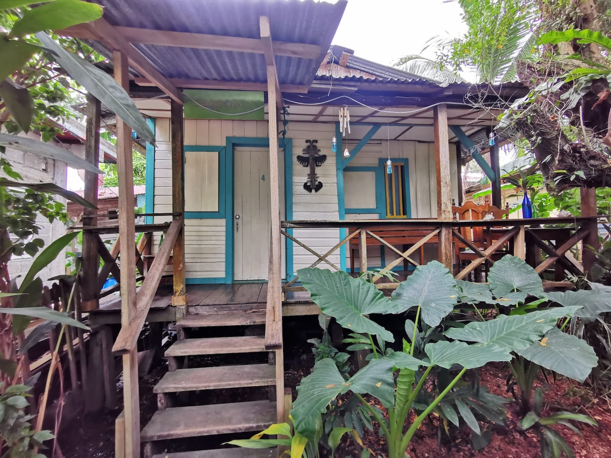 Cute Caribbean Cabana in Saigon: basic but cosy!