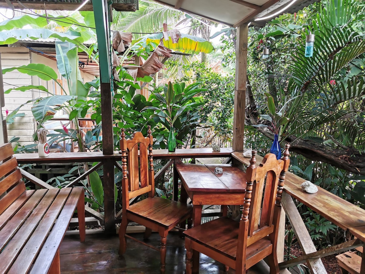 Cute Caribbean Cabana in Saigon: basic but cosy!