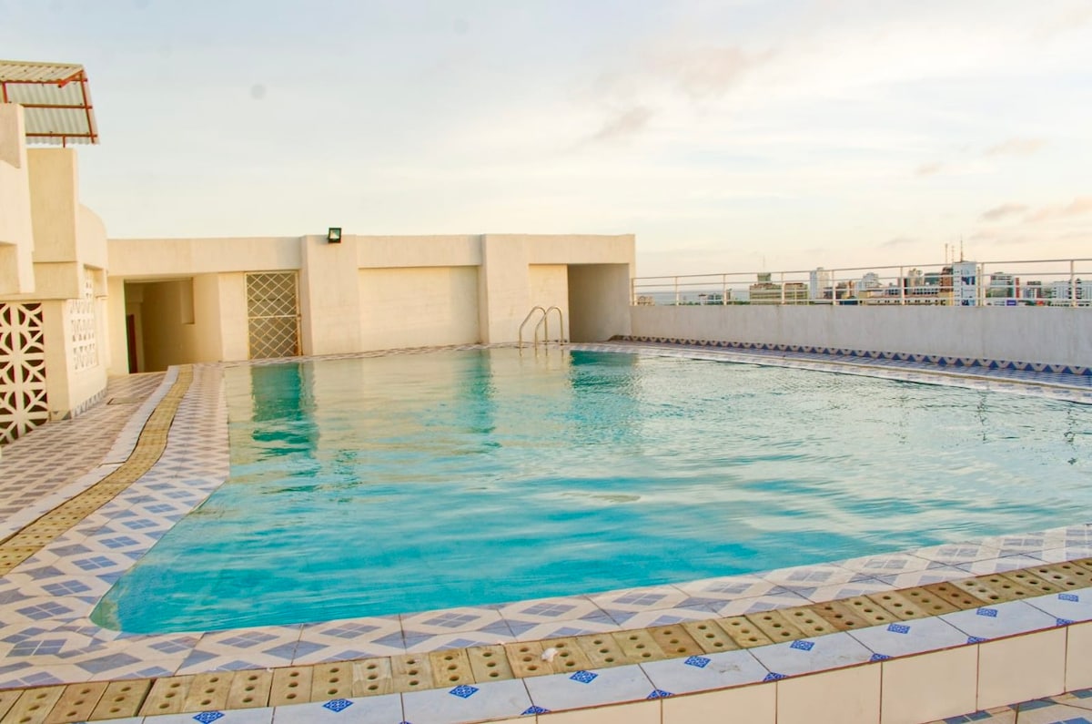 13 Flr Seaview Penthouse, Rooftop Pool