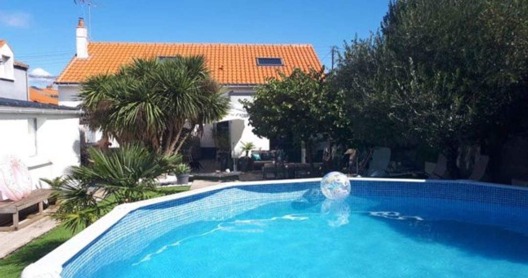 Maison familiale chaleureuse - piscine et jacuzzi