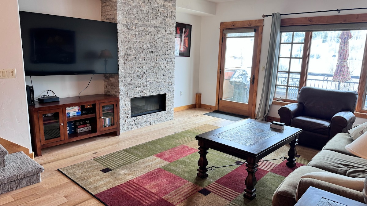 Luxury 4 bed downtown on Yampa