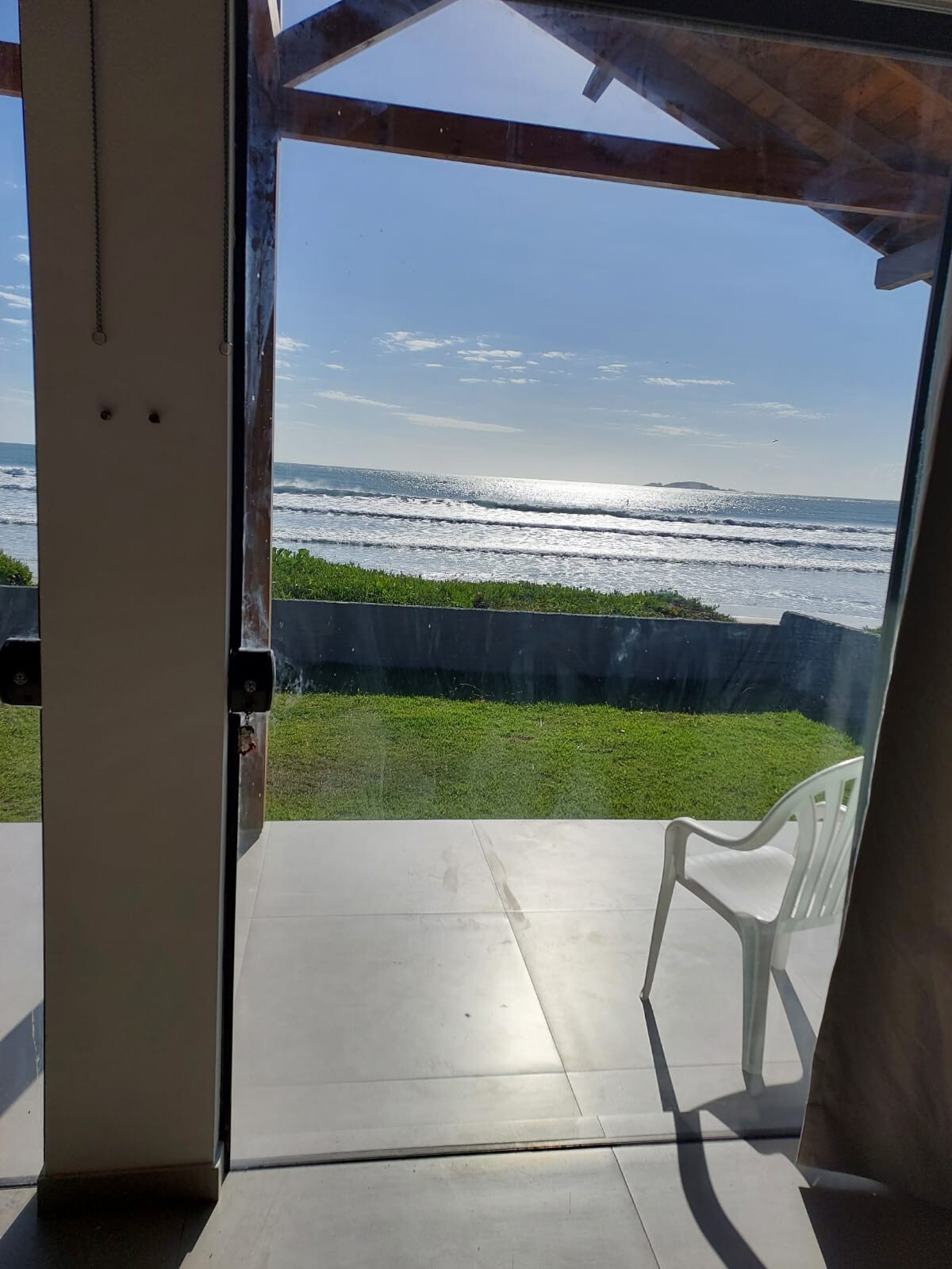 Linda Casa na Beira do Mar Praia Norte 490 diária!