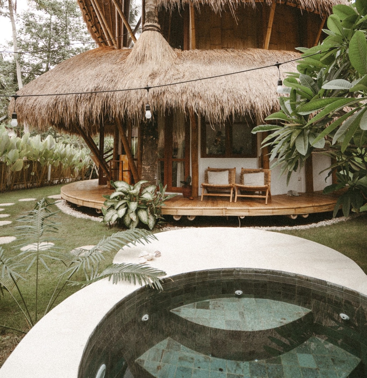 位于库塔龙目岛的私人生态竹子别墅•