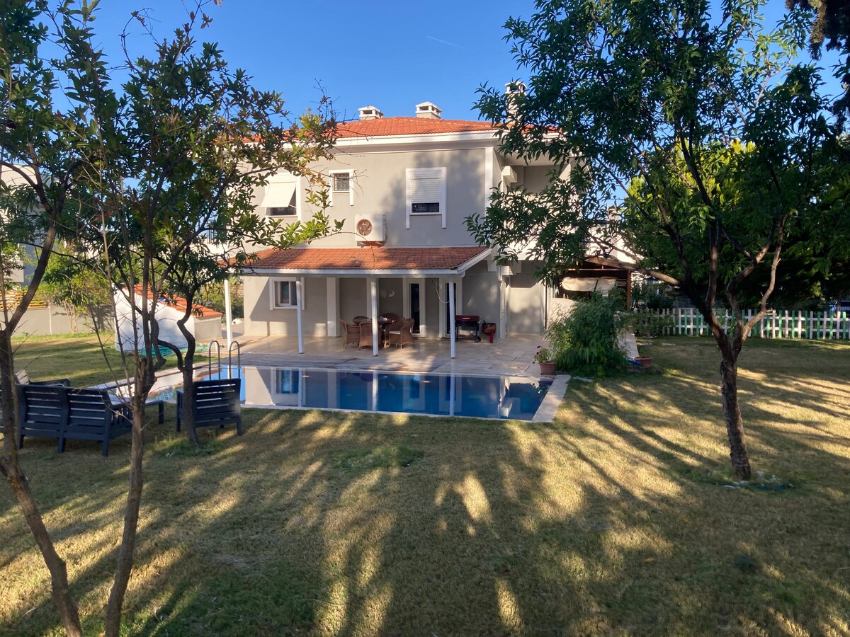 位于Altınyunus独特位置的私人泳池4 +1别墅