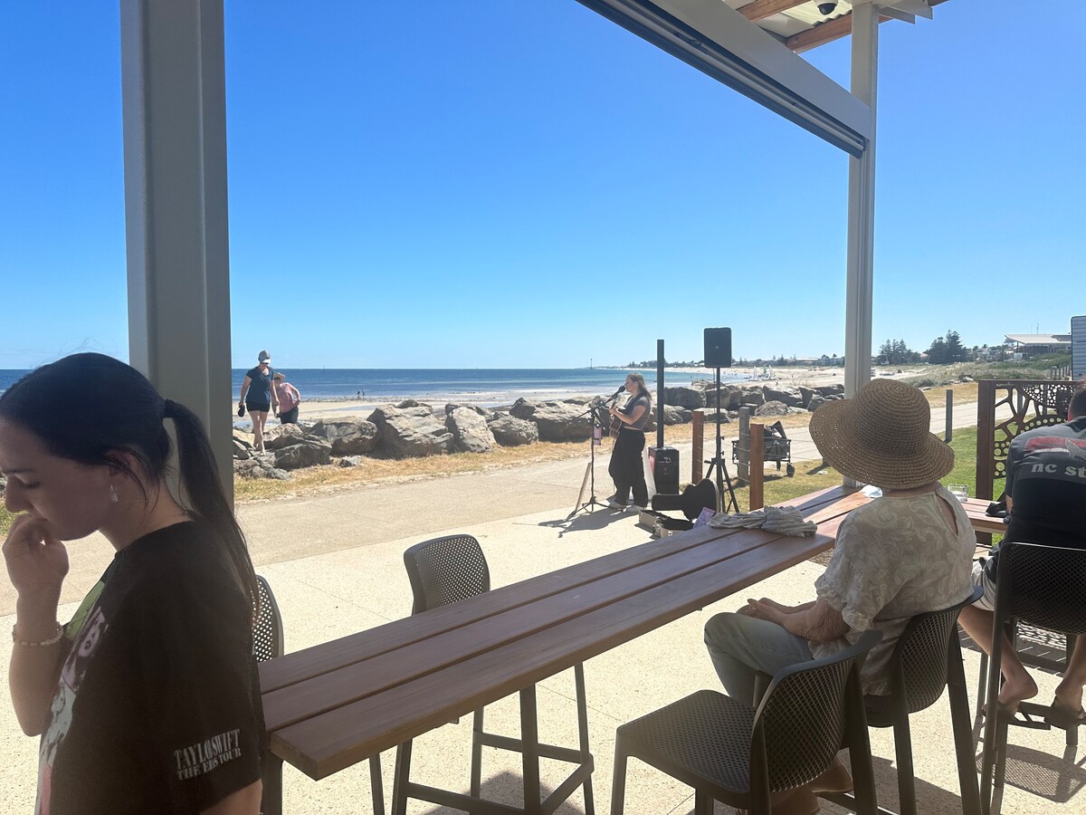 海崖海滩（ Seacliff Beach ）上的「酒店式」单间公寓