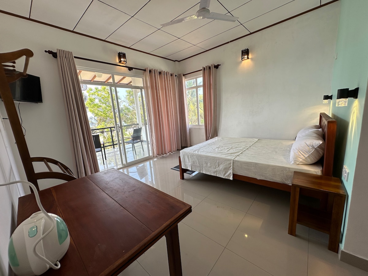 KVA Talalla - seaview room, direct beach