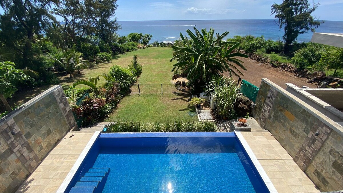 Luxury  beachfront apartment with tropical garden