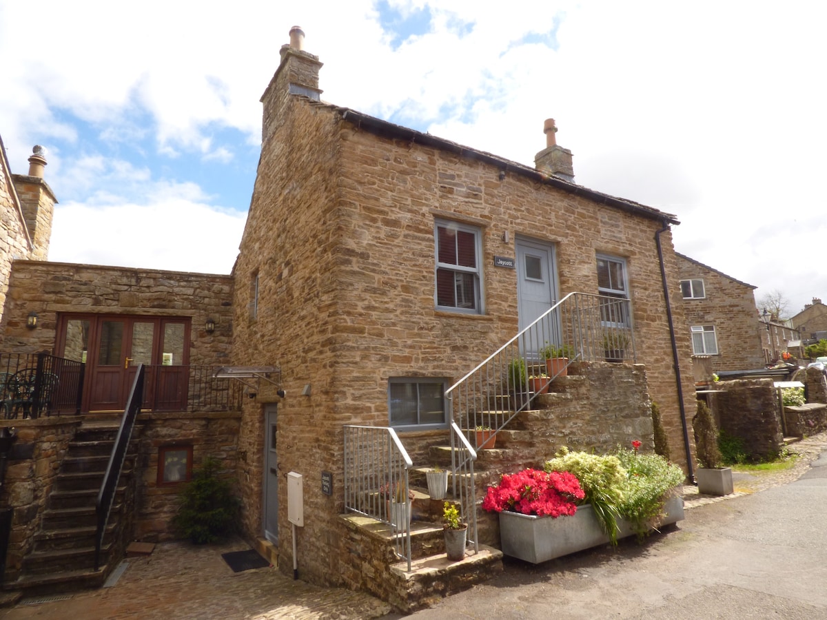 Town Location, 3 Bed 3 Bath with parking, Alston