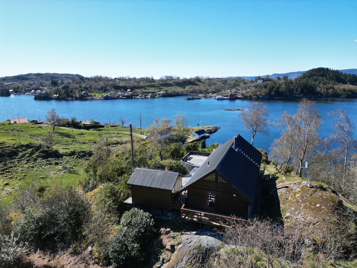 Hytte i nydelige omgivelser på Sjernarøy