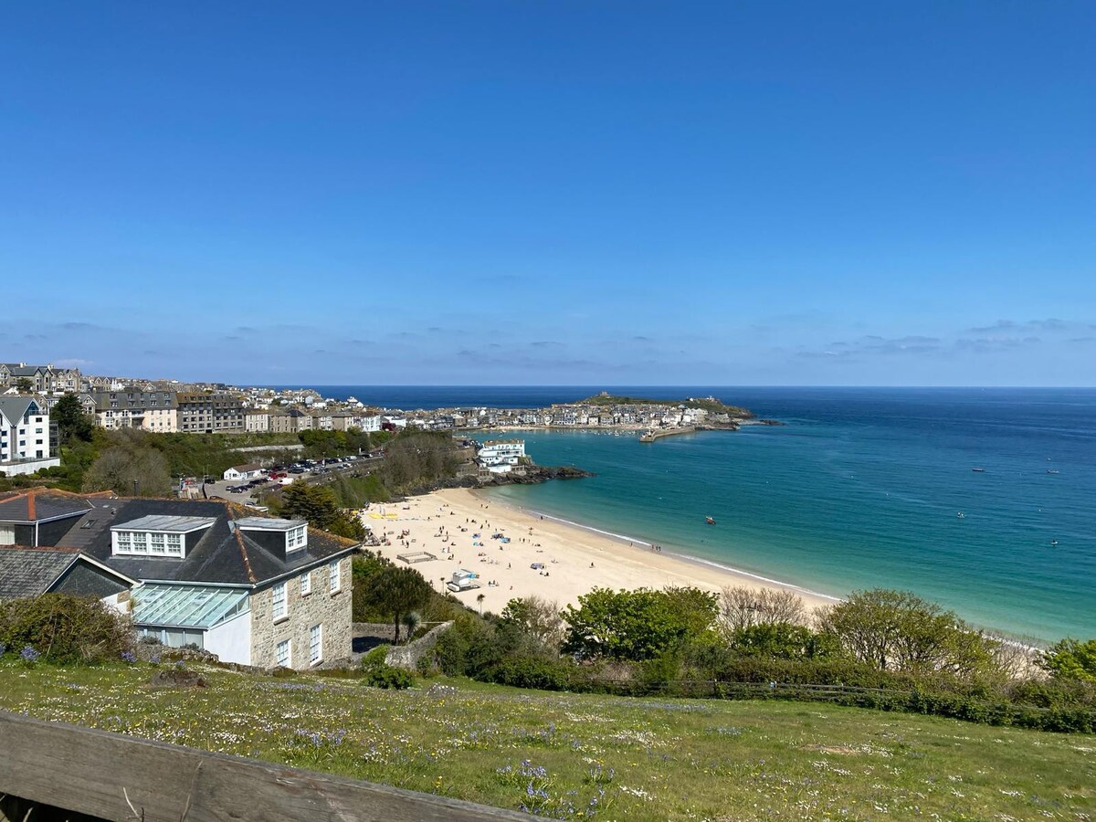 Stunning luxury apartment in St Ives 
Sleeps 6