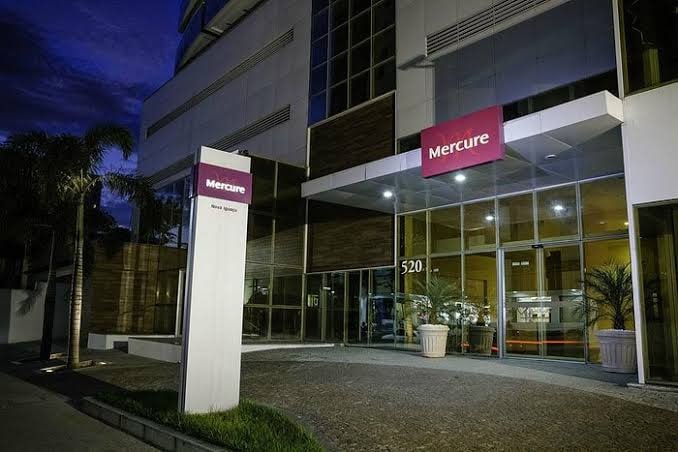 Flat com sacada e suíte Mercure