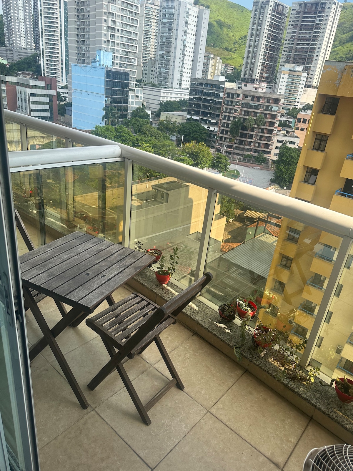 Flat com sacada e suíte Mercure