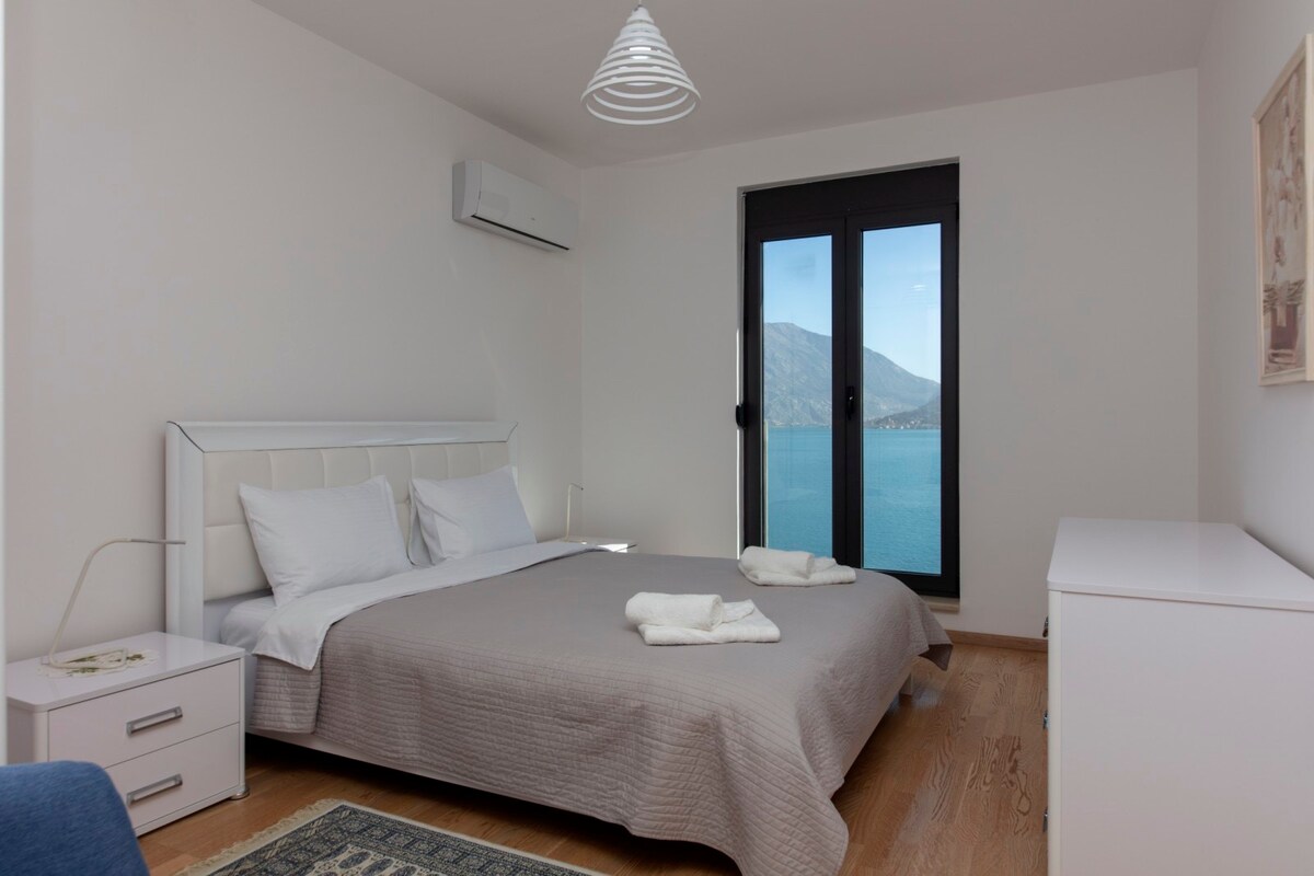 宽敞的2卧室公寓，可欣赏令人惊叹的海湾景观