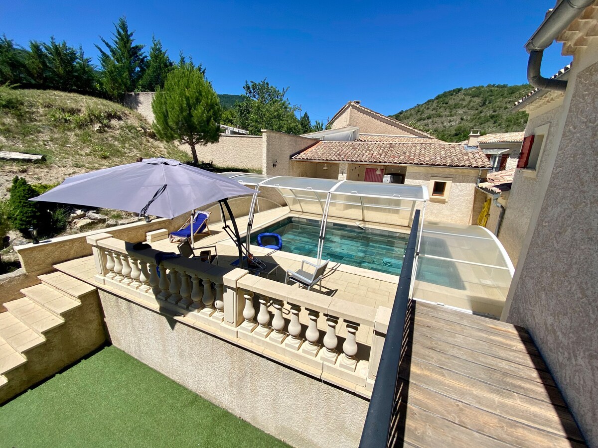 Jolie maison avec piscine balinaise