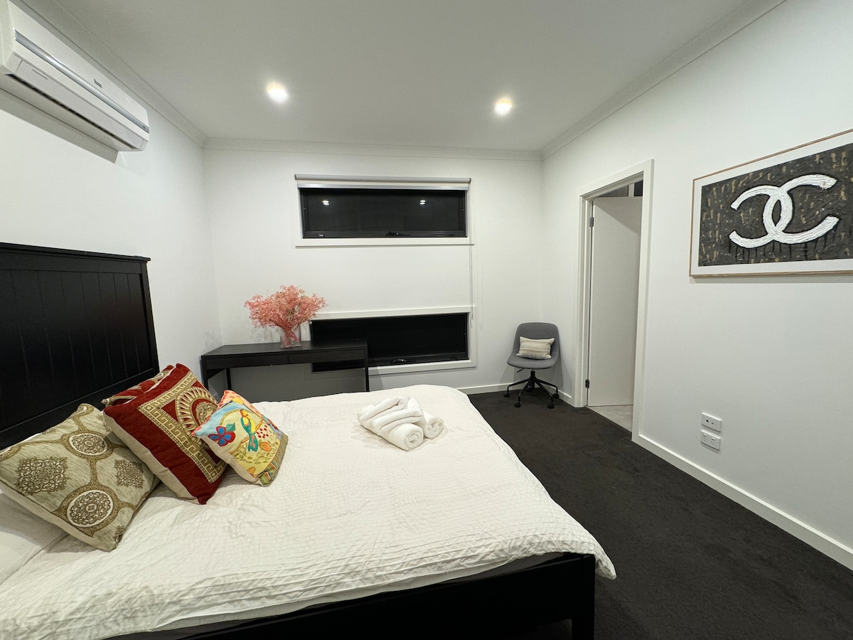 New house near Monash Hospital, just a 3-min walk