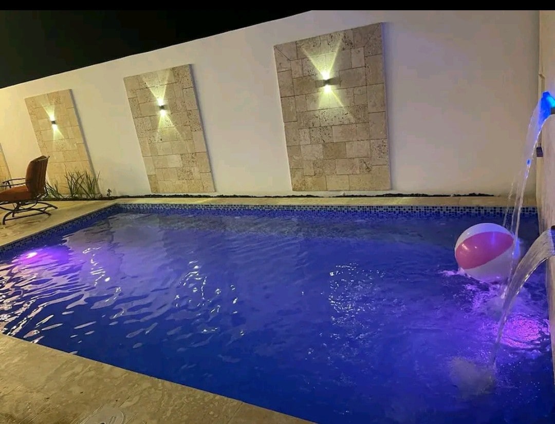 Hermosa villa con piscina en una comunidad cerrada