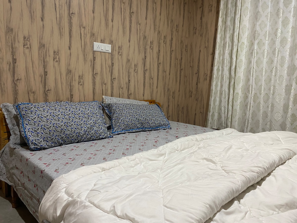 Cozy Cabin In Sissu | 4 BHK