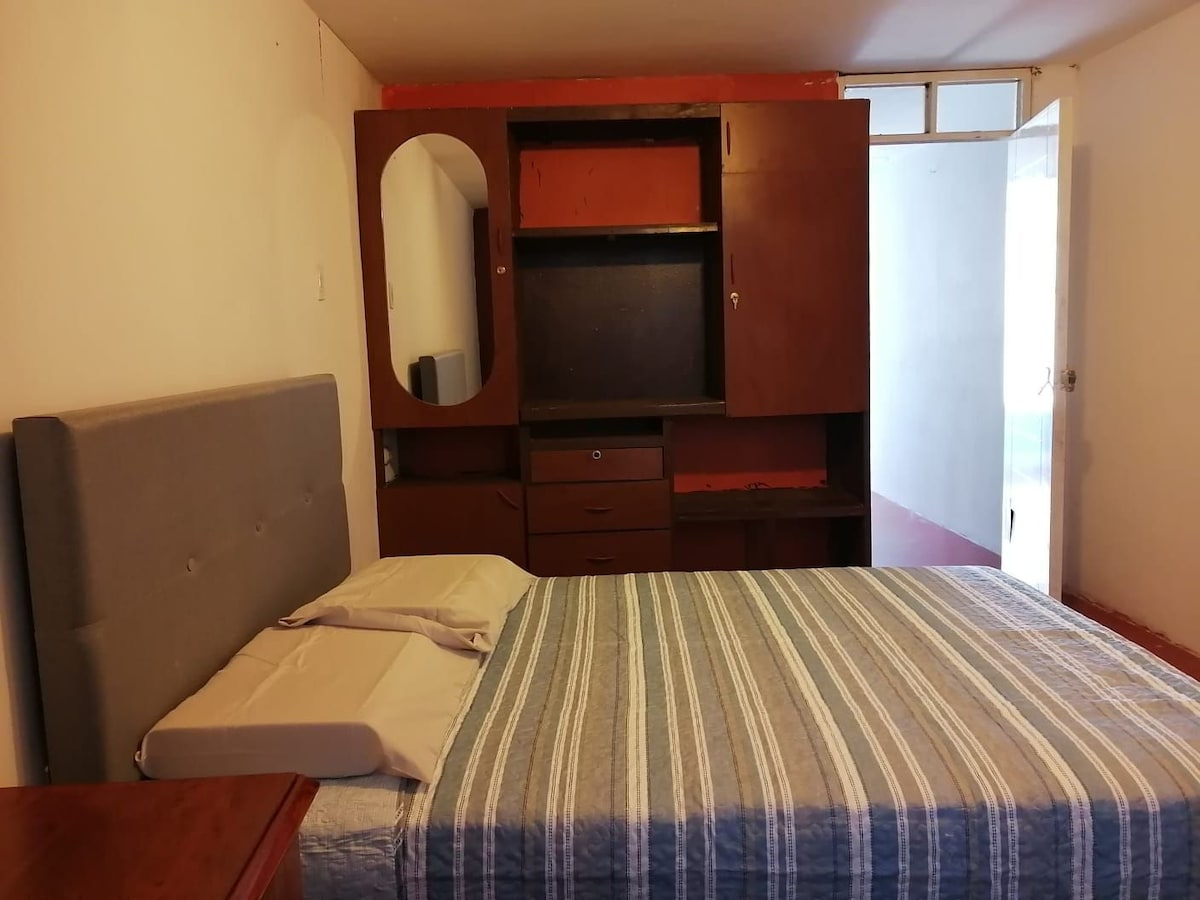 Dormitorio Privado con mini sala + Balcón Privado