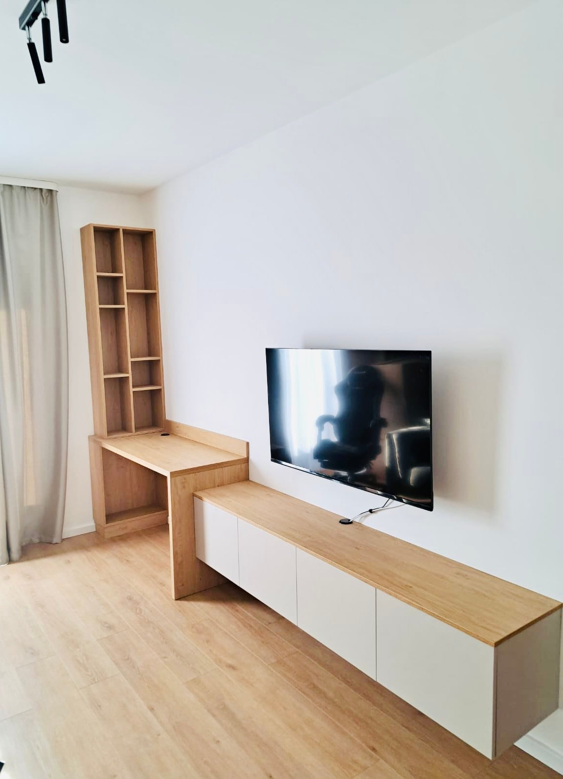 Bel Dom -new spacious 2 rooms apartment & parking