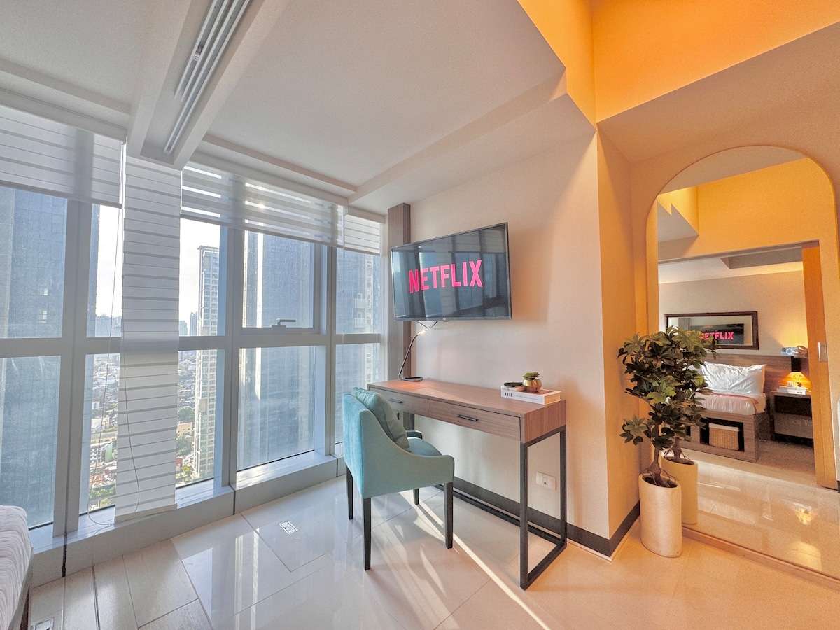 Uptown BGC Luxury Unit w/ Pool/Gym + 200mbps Wi-Fi