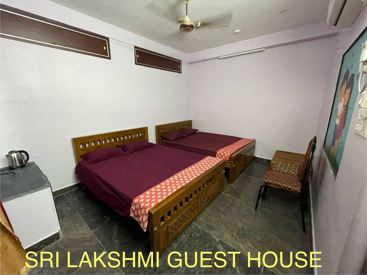 4th Private Room in Lakshmi Home stay - A/C