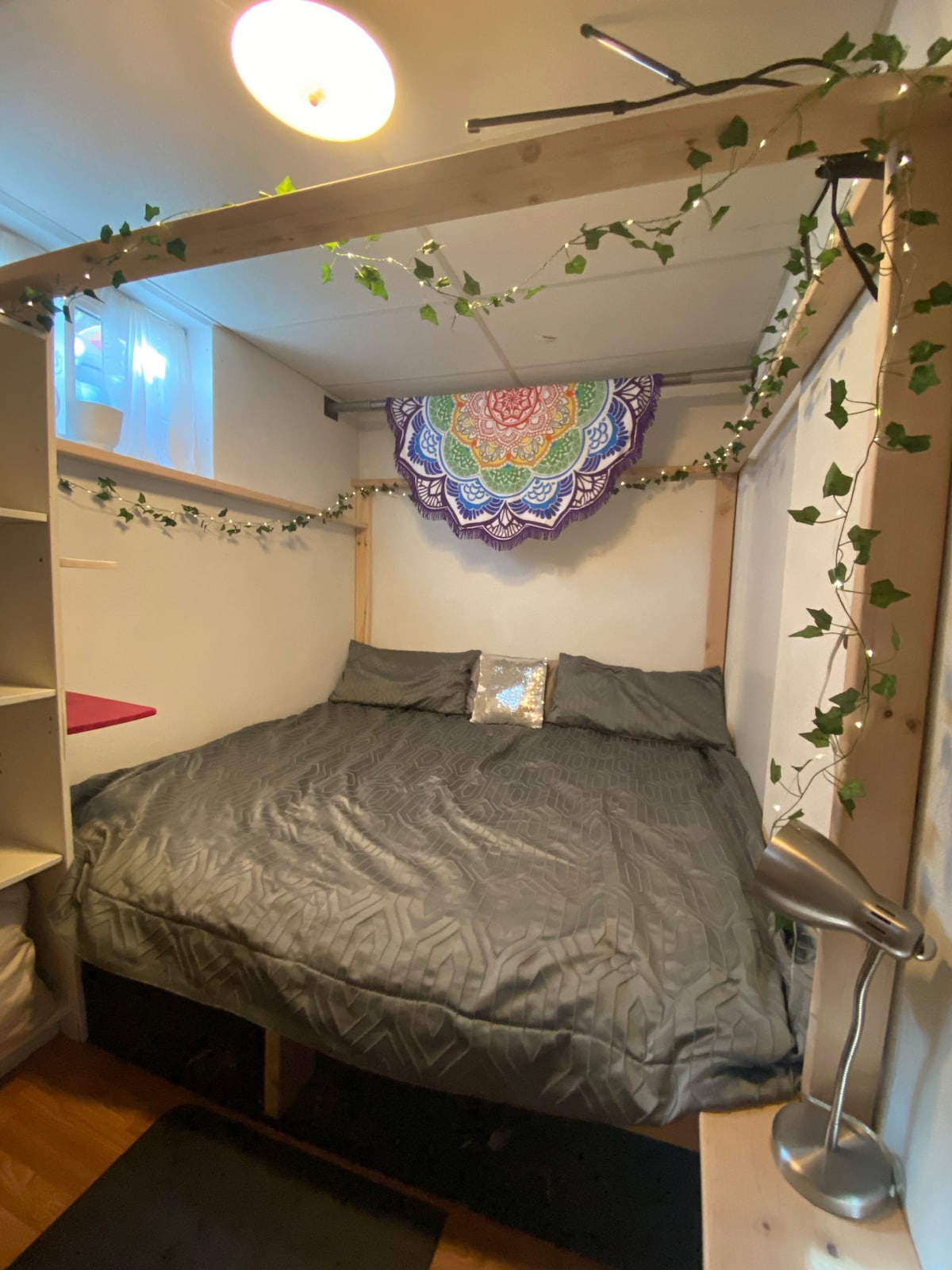 Haneywood Fairy Room - King Bed Hippie Hideaway