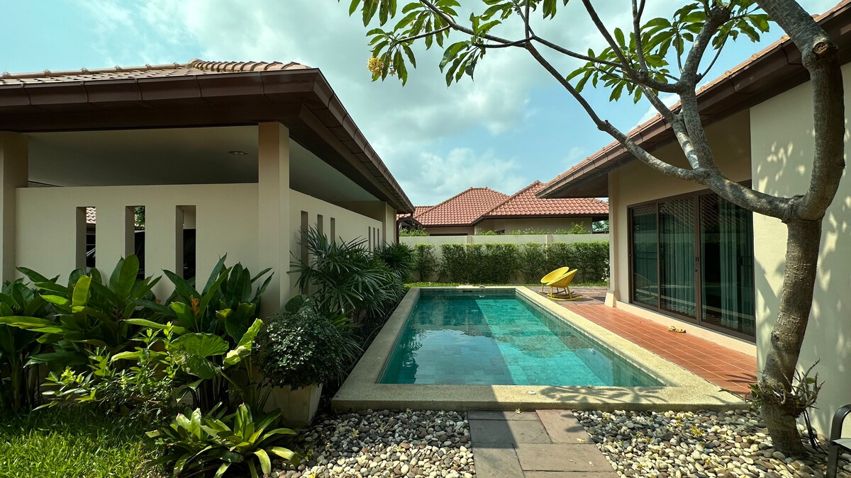 独栋泳池巴厘岛风格别墅