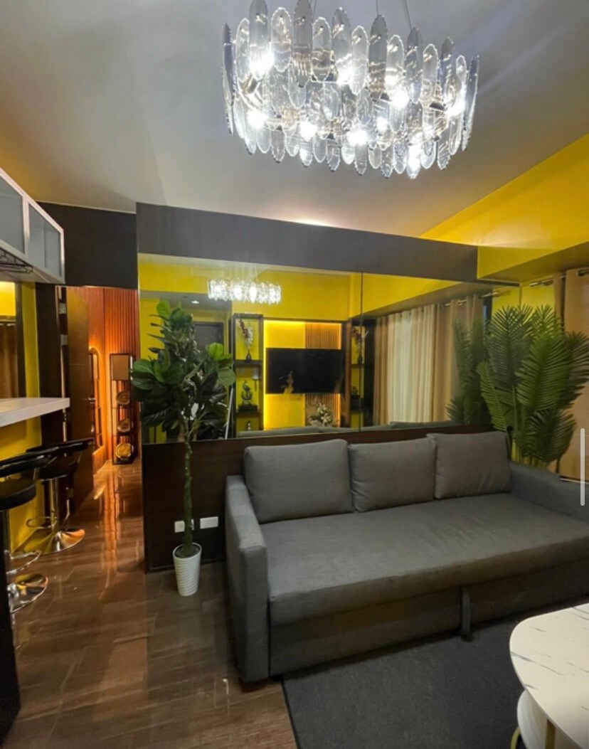 Laugh and Lounge 2 BR Makati Luxury Air condo 5549