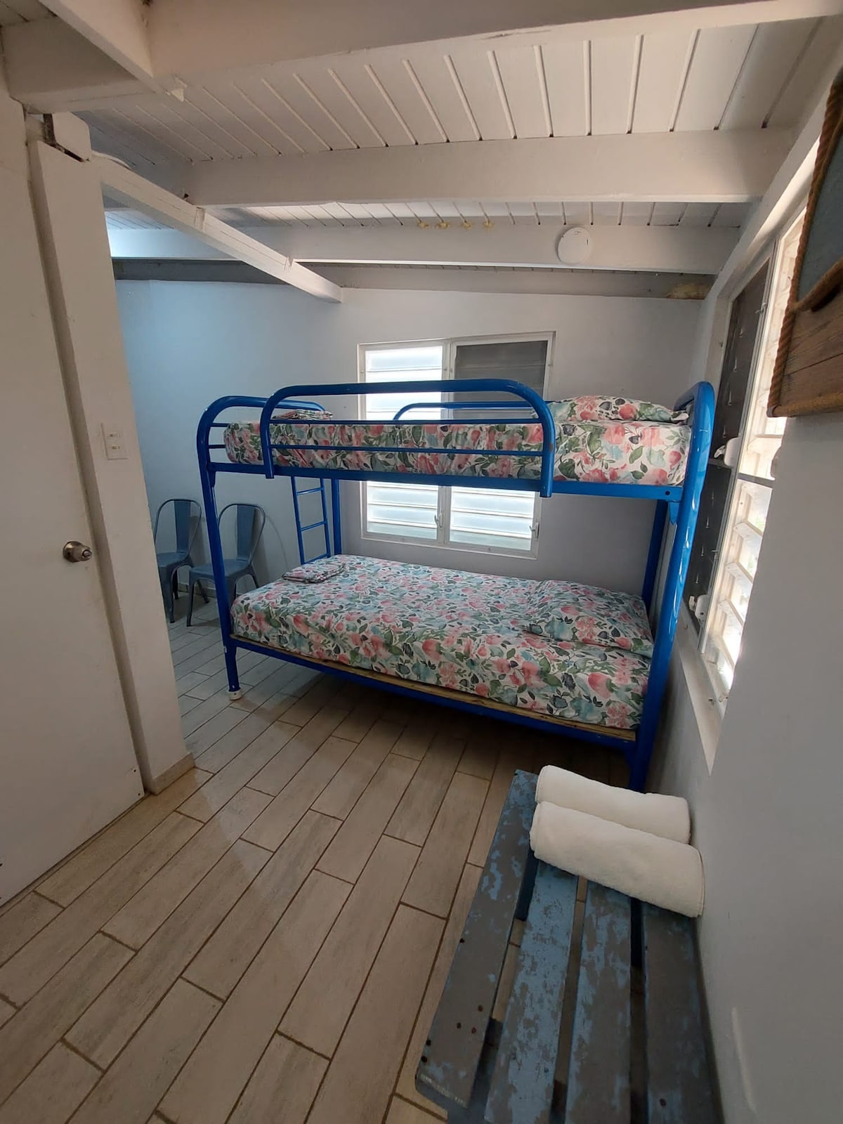 Small room bunkbed second floor