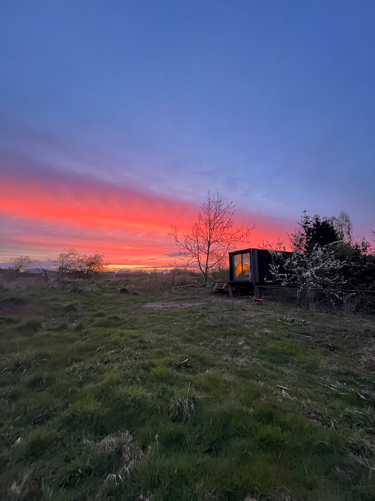 Tiny house met vrij uitzicht en houtkachel