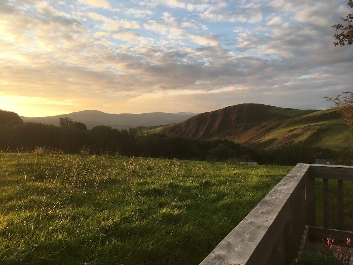On Glyndŵr’s Way Trail - with Cader Idris views