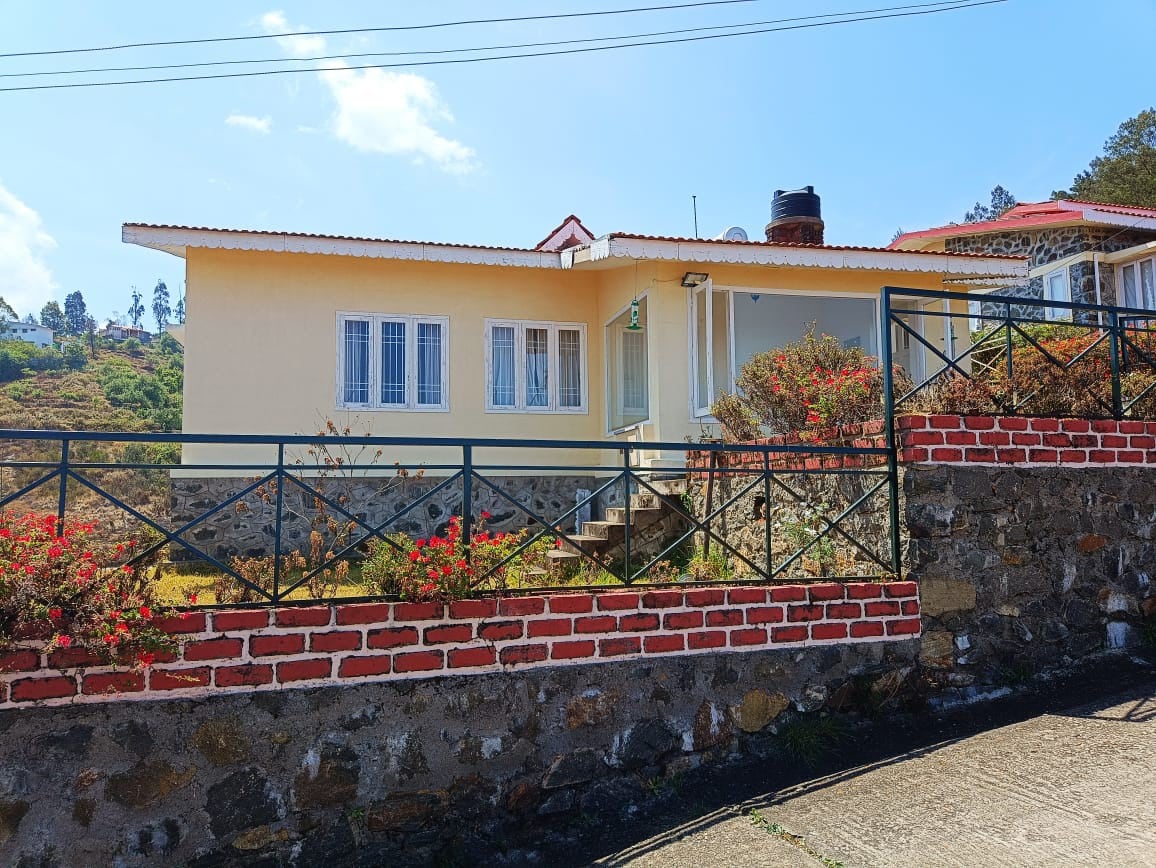 Serene, cosy cottage with Views