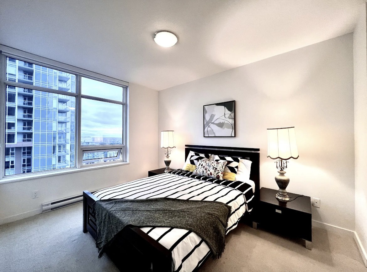 Urben Oasis 2B+2Ba Metrotown skytrain freeparking