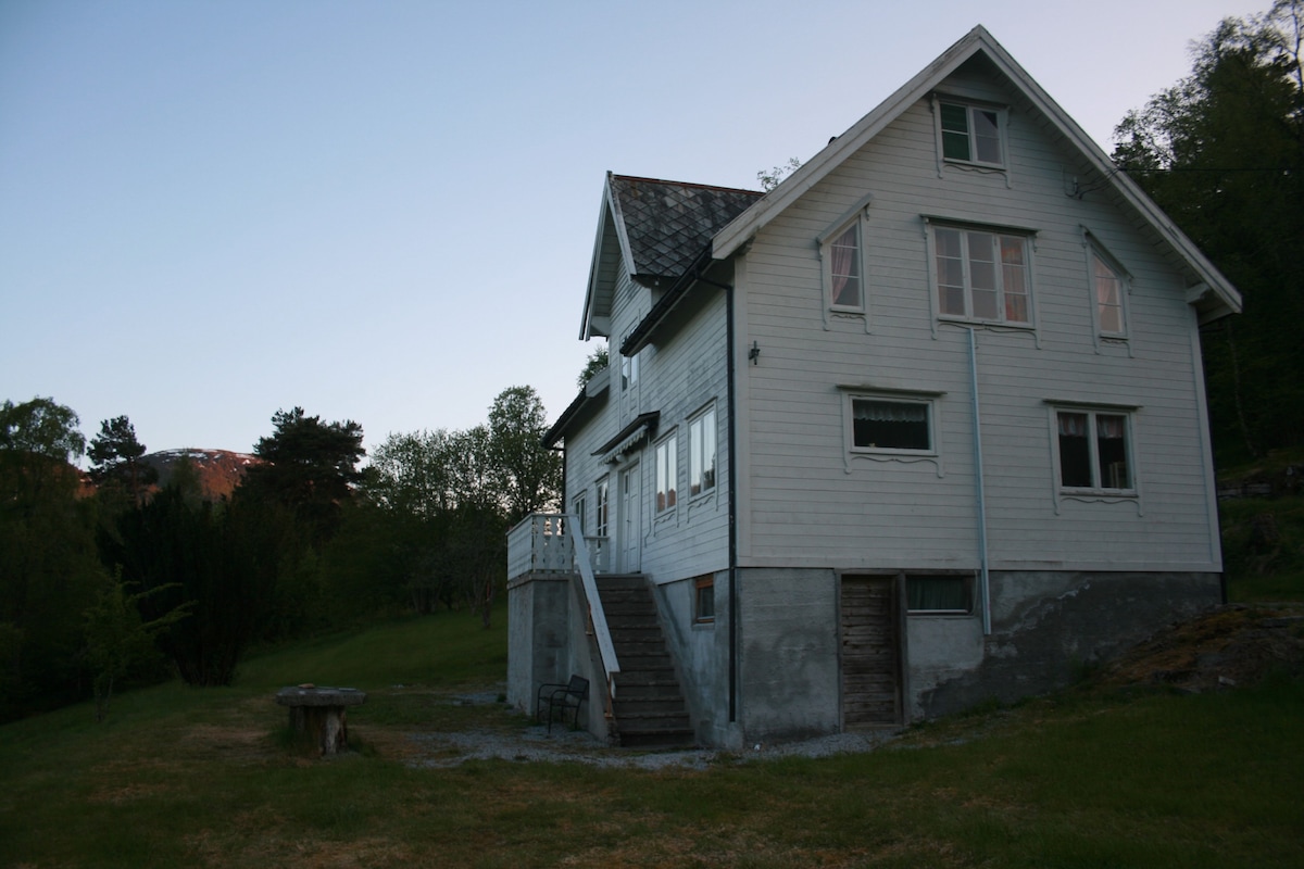 Vår-tun feriehus. Fiskeferie M/båt