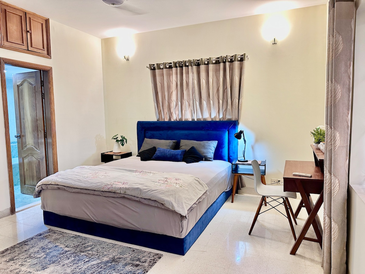 Soho Styled En-suite room in Gulshan near Park