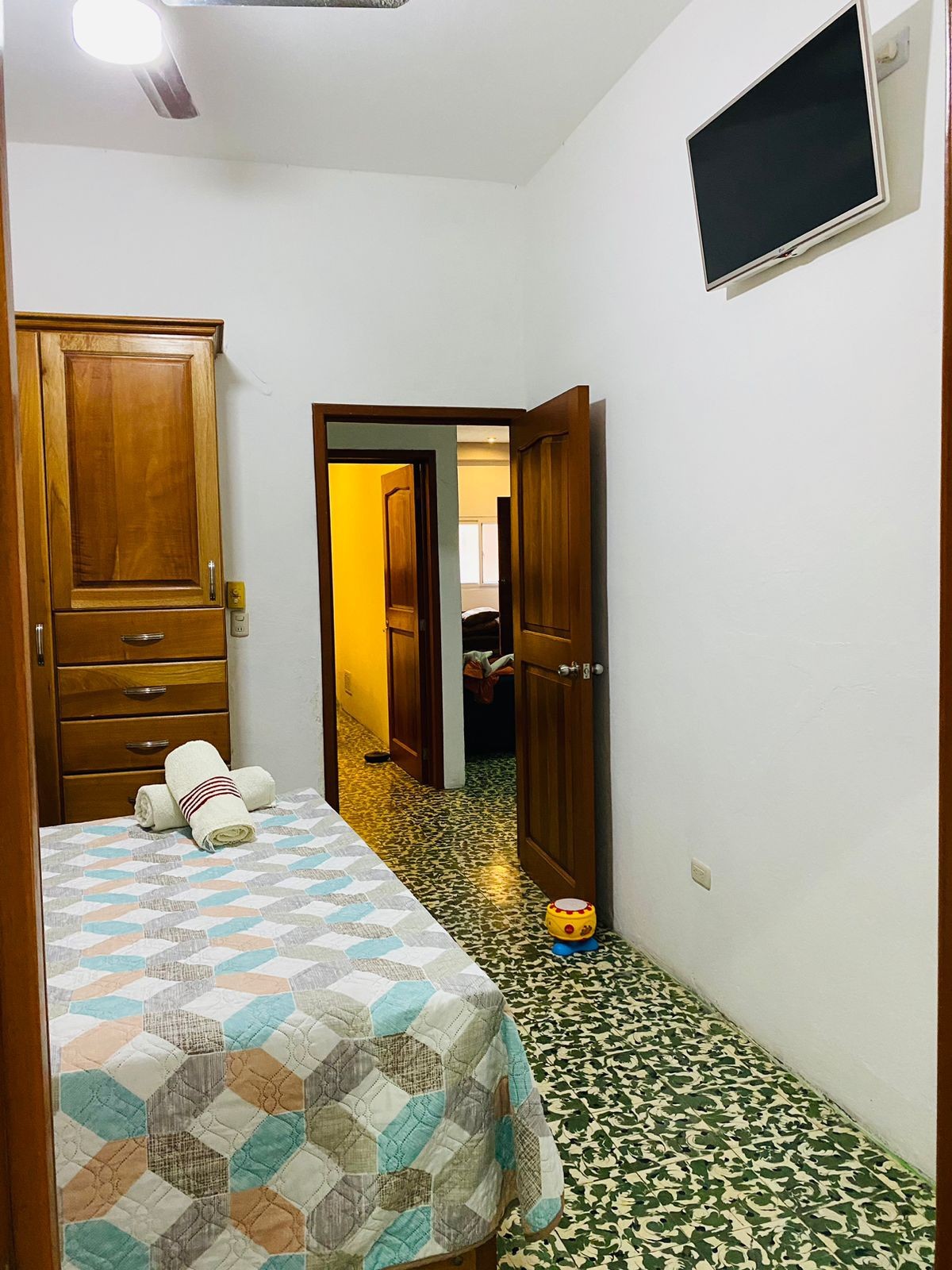 Casa Mágica, habitación con baño privado, A/C y TV