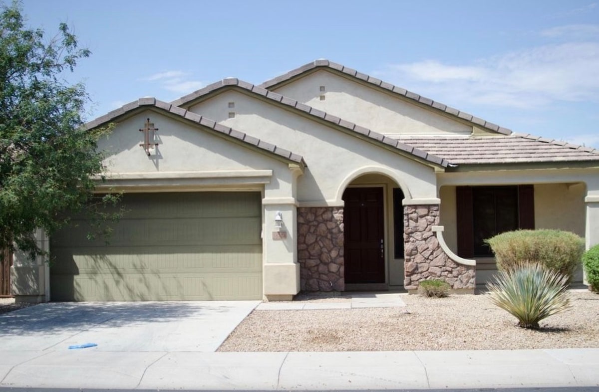 Spacious Home in goodyear!