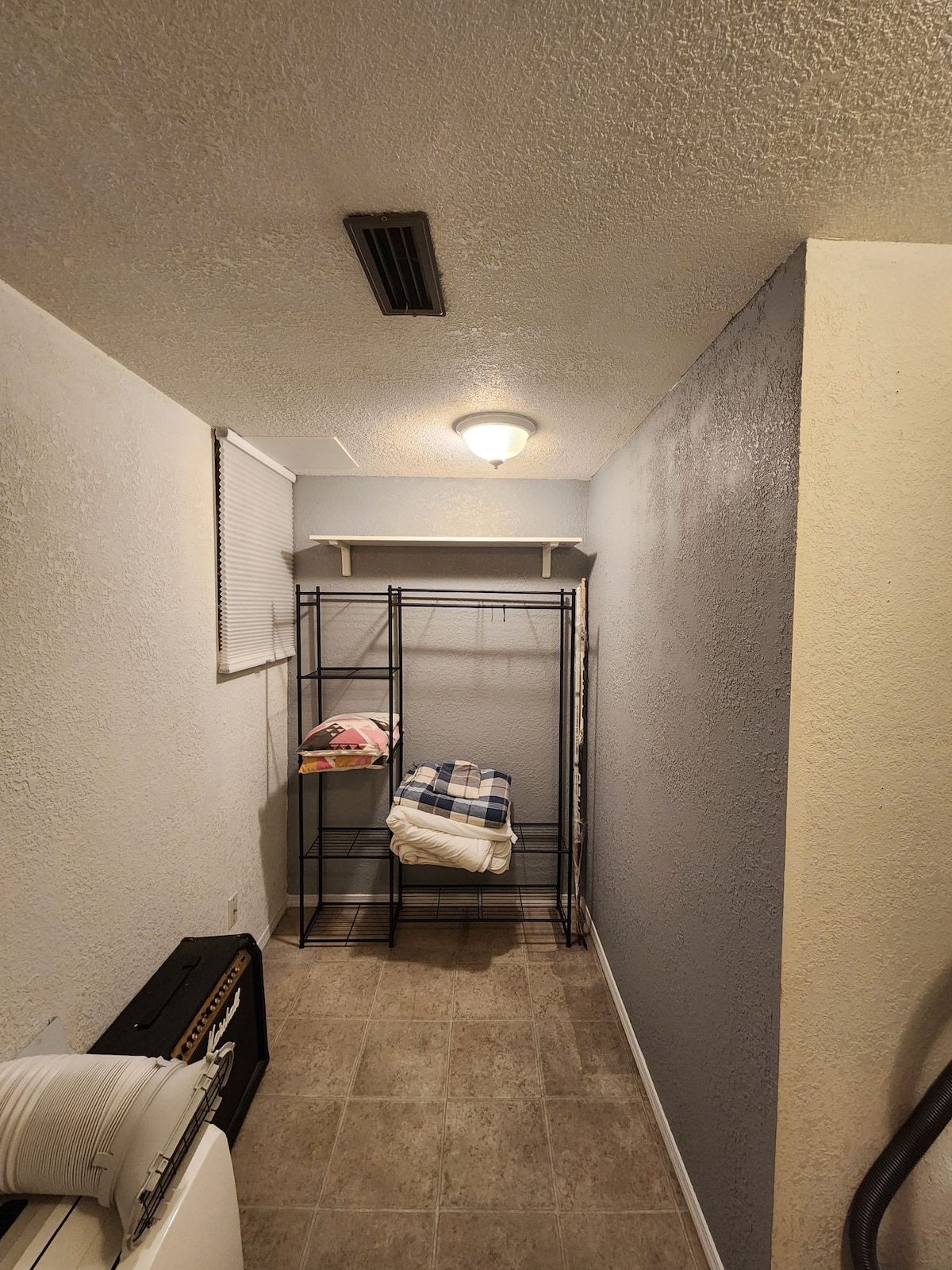 Private room near university. (baby friendly)