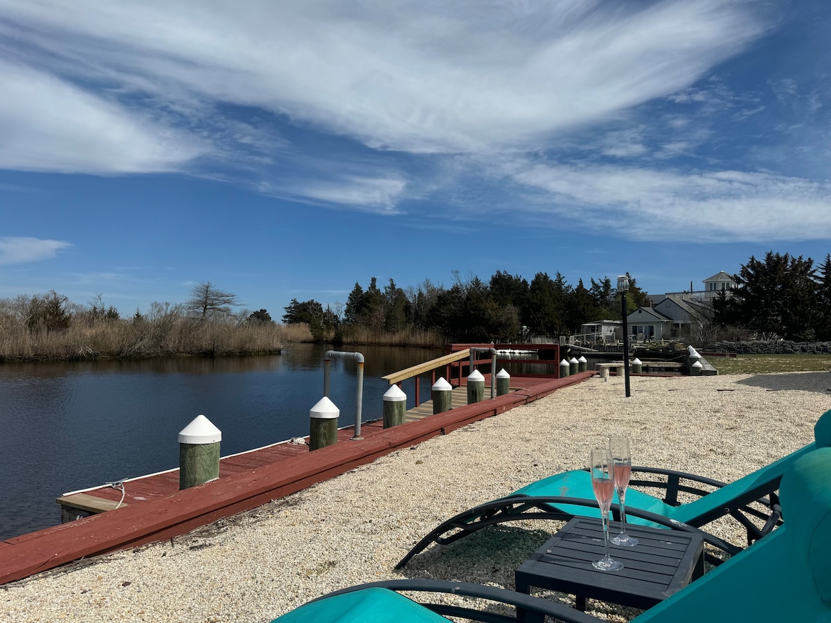 Scenic Waterfront Home Peaceful at Sea Meadow