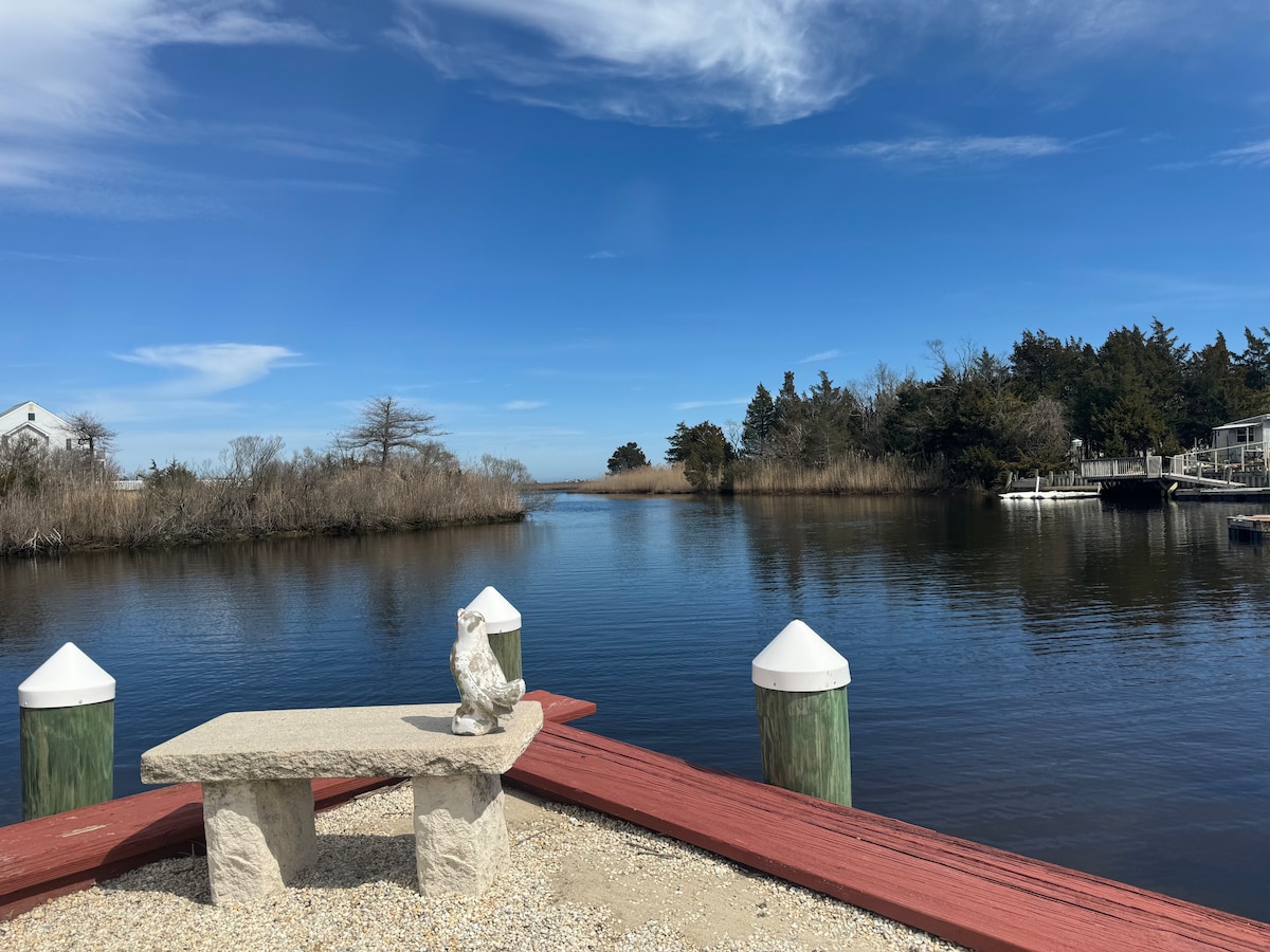 Scenic Waterfront Home Peaceful at Sea Meadow