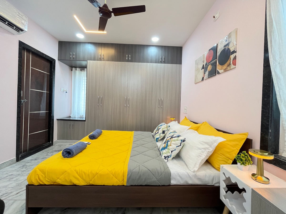 Family Haus: Luxurious AC 3BHK - Foosball, 50’TV