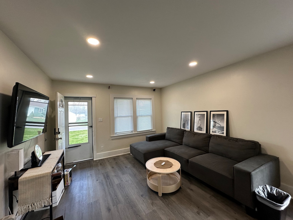 Cozy sleek bedroom 2 w/ shared bath