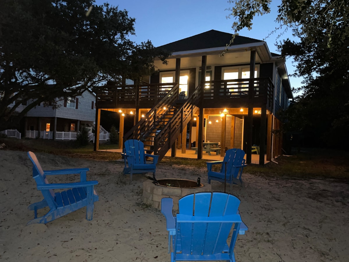 Beautiful home on the canal in the 4X4 of Corolla!