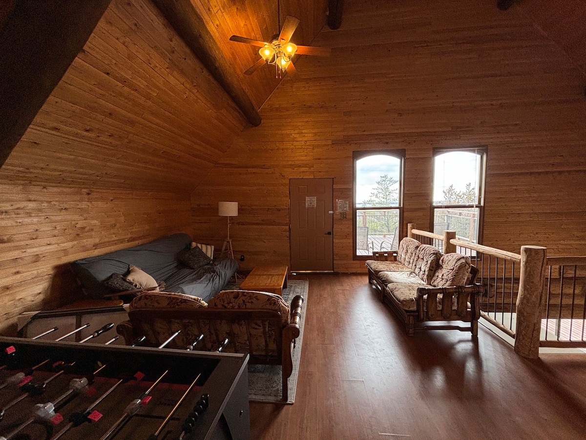 Peaceful Log Retreat Cabin
