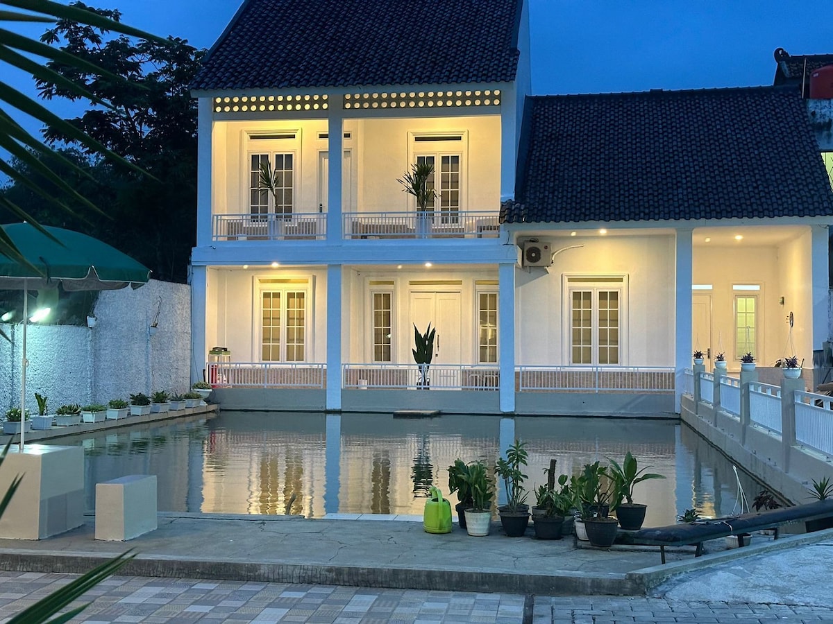Villa Vanon
Kota Sukabumi